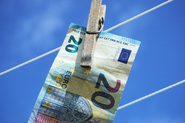 EUR/USD daily chart, June 19, 2019