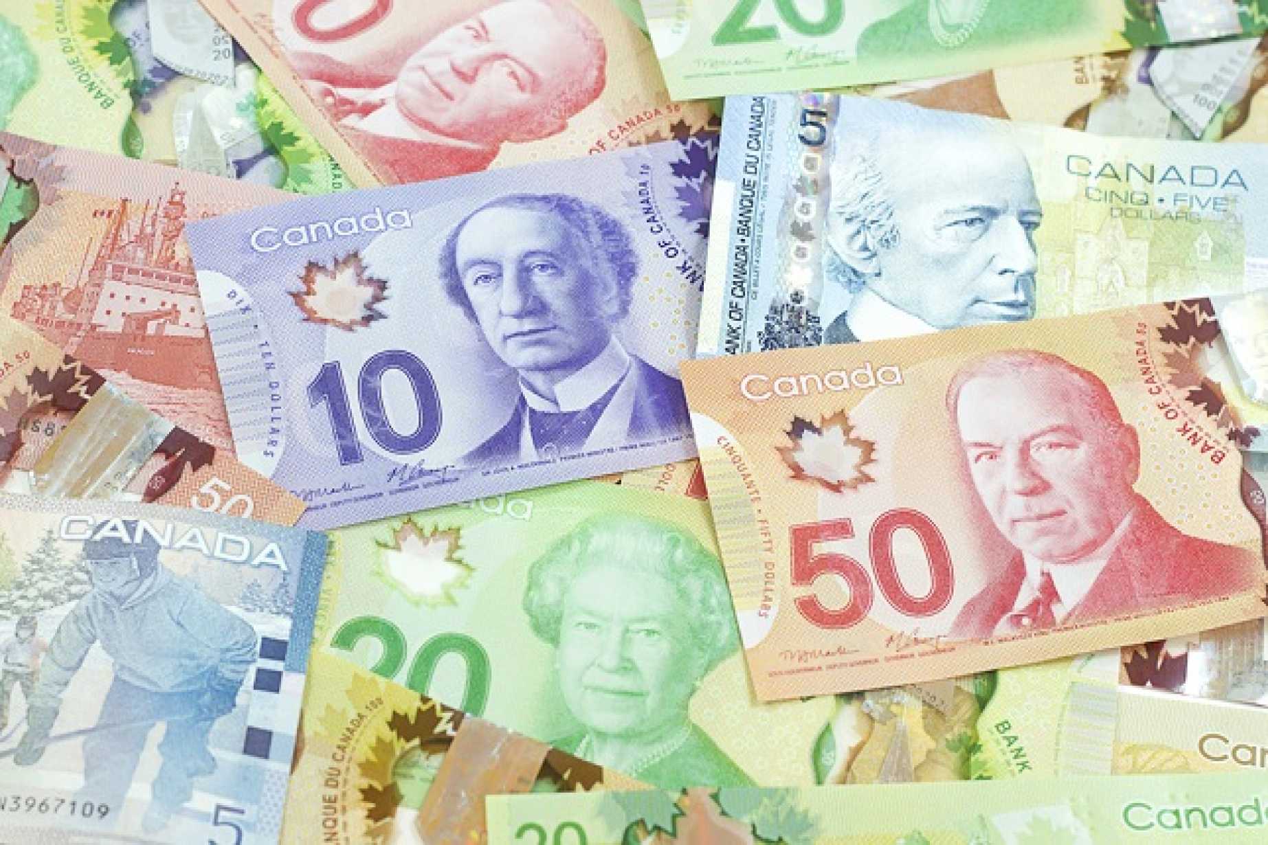 canada and america currency compare