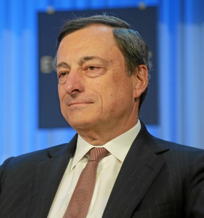 Draghi Marks One Year of Banking Supervision but Euro Falls