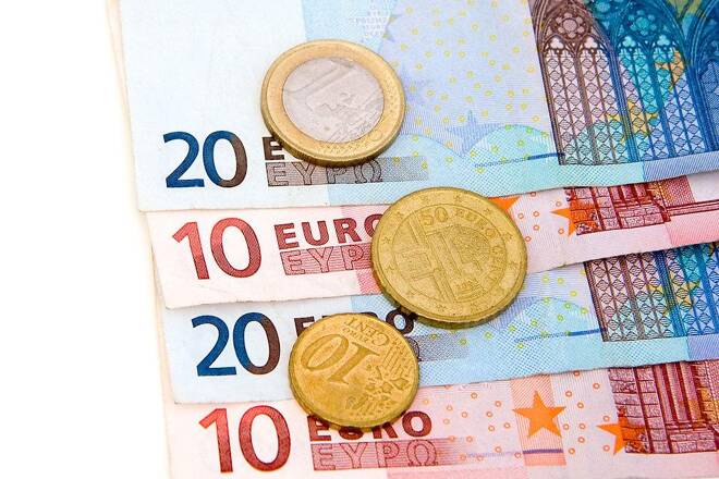 Euro Slides Against the US Dollar