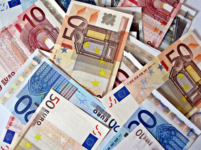 Euro Climbs Against the US Dollar as China Worries Grow