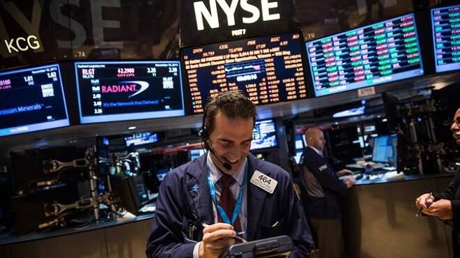 Investors Gauging Their Risk Sentiment as U.S. Dollar Weakens