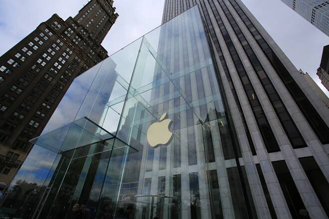 Apple Inc. (NASDAQ:AAPL) To Push NFC Updates That Will Allow Users To Unlock Cars And Doors
