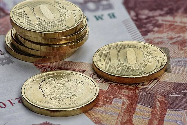 Rouble starts May on the back foot
