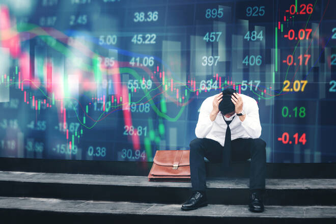 Global Shares Routed as Investors Ditch Risky Assets on Fear of Worldwide Recession