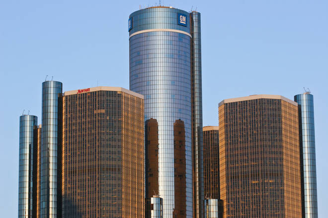 General Motors Headquarters - General Motors Headquarters in Detroit Skyline