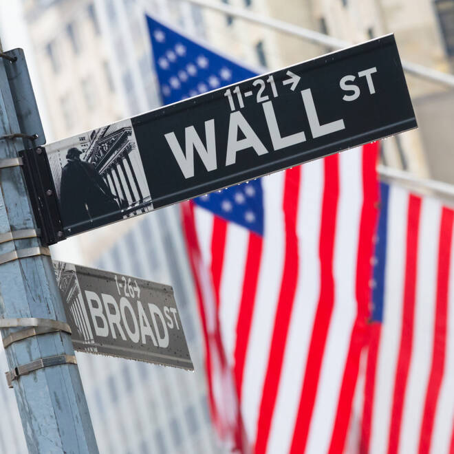 US Stocks Finish Higher as Tech Stock Gains Offset Weak Economic Data