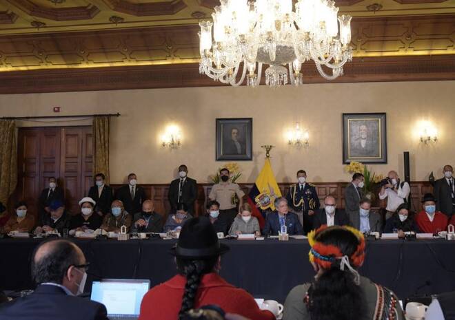 Government of Ecuador and indigenous leaders meet to discuss gasoline prices after protests