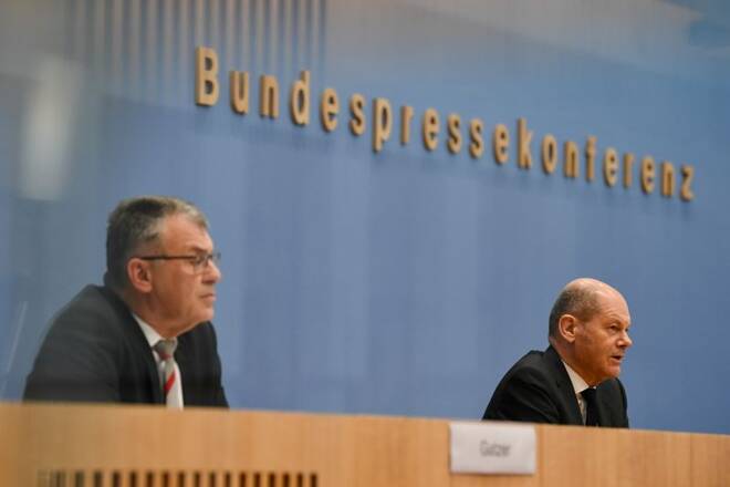 Werner Gatzer, State Secretary at the Federal Ministry of Finance and German acting Finance Minister Olaf Scholz attend a news conference in Berlin
