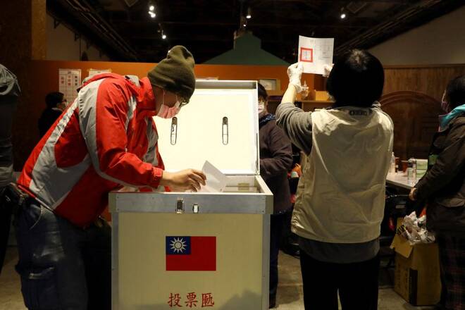 Taiwan holds four-question referendum