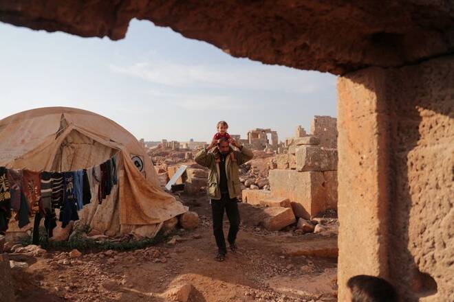 The Wider Image: Life in ruins: Ancient sites shelter Syria's displaced