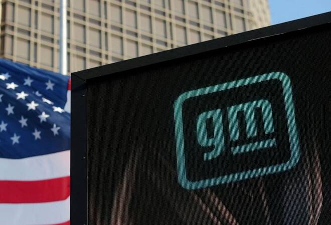 Logo of GM atop the company headquarters