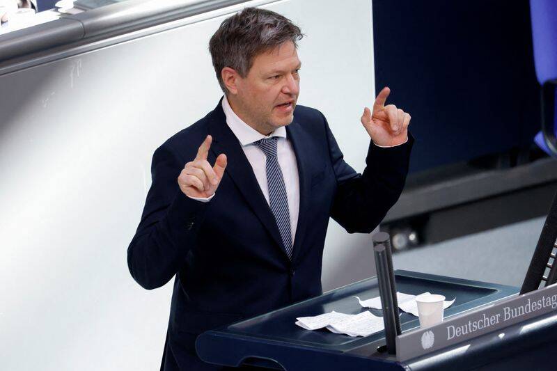 Scholz addresses special German parliament meeting on Ukraine
