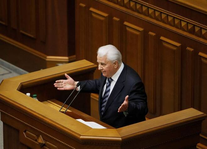 Former Ukrainian President Leonid Kravchuk addresses deputies during a session of parliament in Kiev