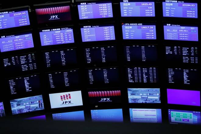 Blank prices are displayed in the stock quotation boards at the Tokyo Stock Exchange (TSE) after the TSE temporarily suspended all trading due to system problems in Tokyo