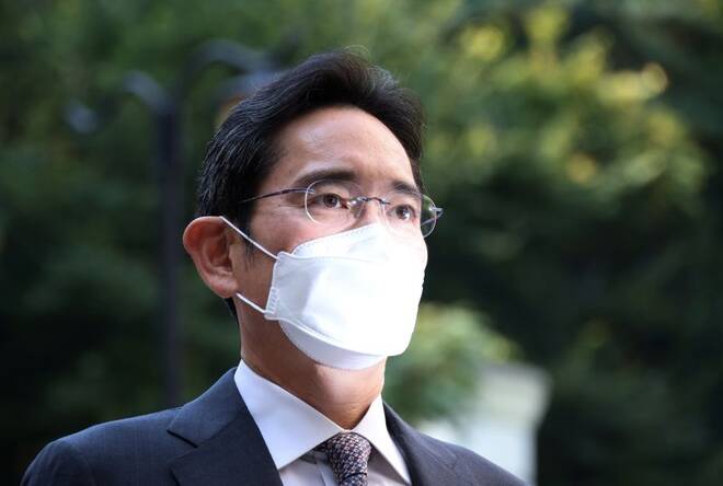 Samsung Electronics Vice Chairman Jay Y. Lee arrives at a court in Seoul