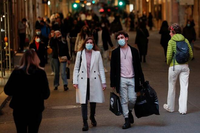 People go shopping ahead of Christmas in Rome amid the spread of the coronavirus disease