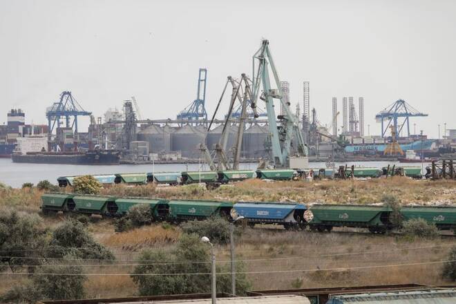 Race against time, as Romanian Black Sea port loads Ukrainian grains on vessels