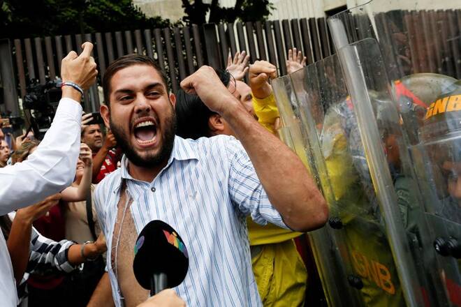 Juan Requesens, deputy of the Venezuelan coalition of opposition parties (MUD), clashes with Venezuela's National Guards during a protest outside the Supreme Court of Justice (TSJ) in Caracas