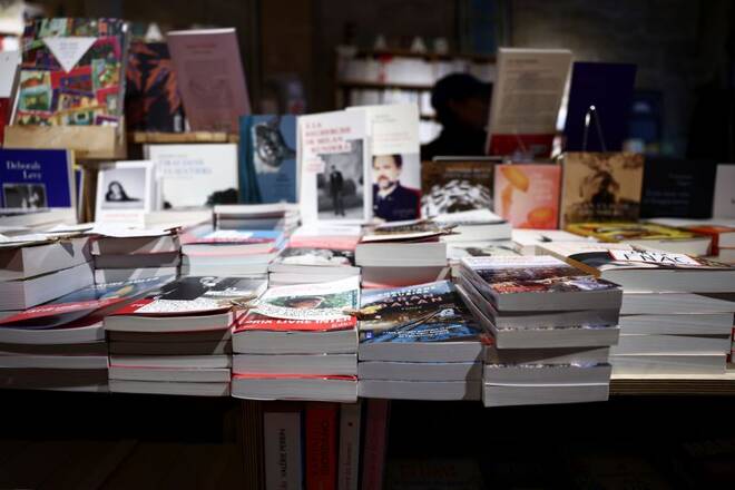 France sets a minimum prices for sending books to help support independent bookstores under threat from Amazon