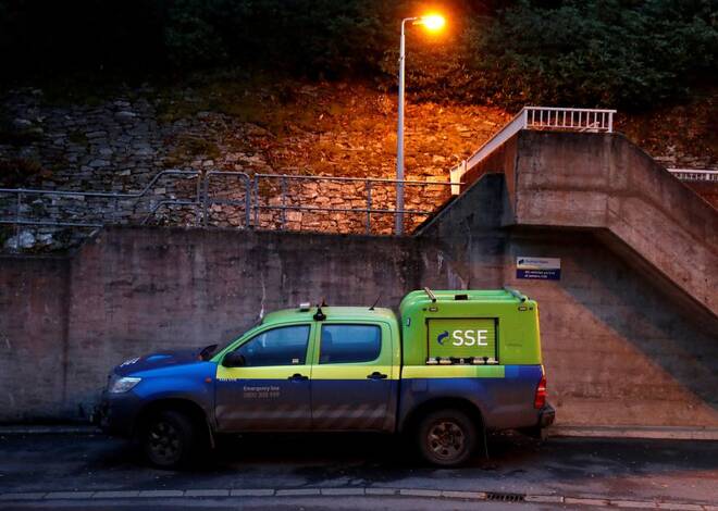 An SSE vehicle is parked outside the Pitlochry Dam hydro electric power station in Pitlochry