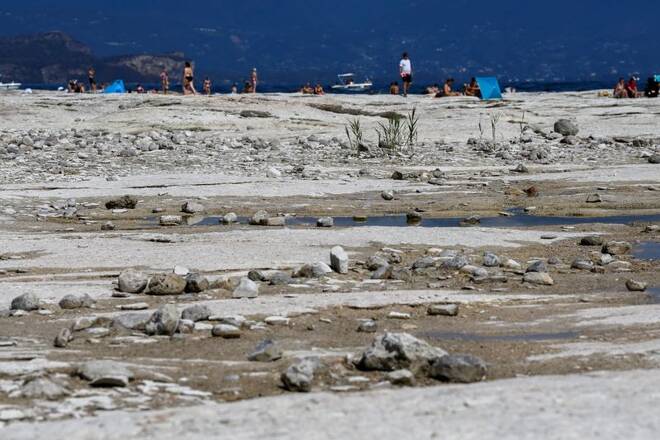 Rocky beach emerges from Lake Garda following severe drought