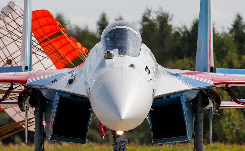 Sukhoi Su-35 jet fighter drives along the airfield during International military-technical forum "Army-2020" at Kubinka airbase in Moscow Region