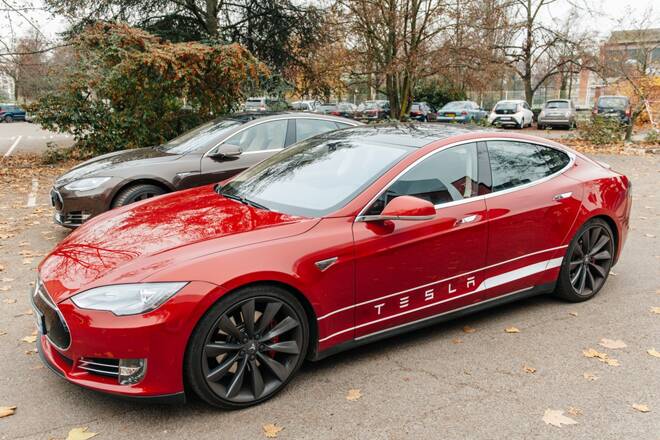 Tesla Model S, FX Empire