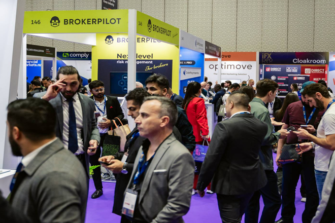 People at iFX EXPO Dubai, FX Empire