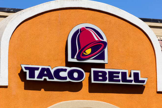 Taco Bell brilla mientras Yum y Restaurant Brands luchan; Acciones de Marqeta caen un 30%