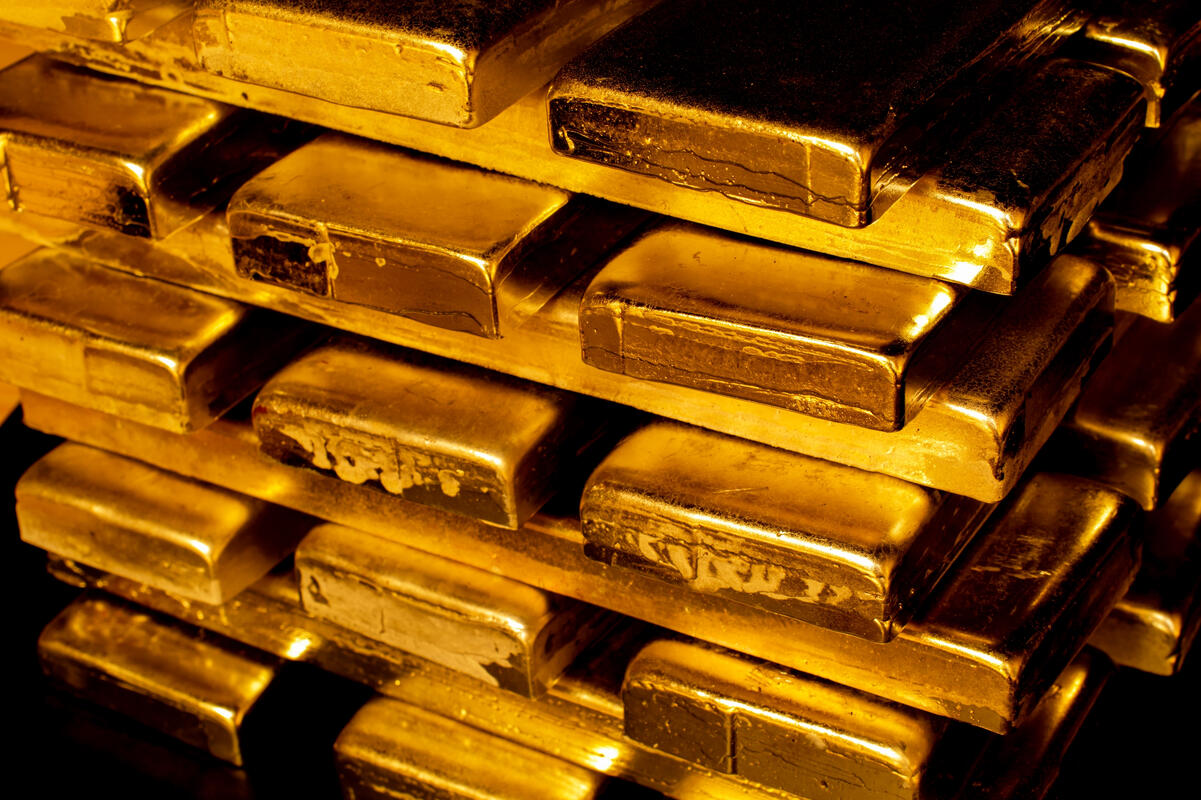 Gold (XAUUSD) and Silver Analysis: Bullish Patterns Form as Tariffs Boost Safe-Haven Demand
