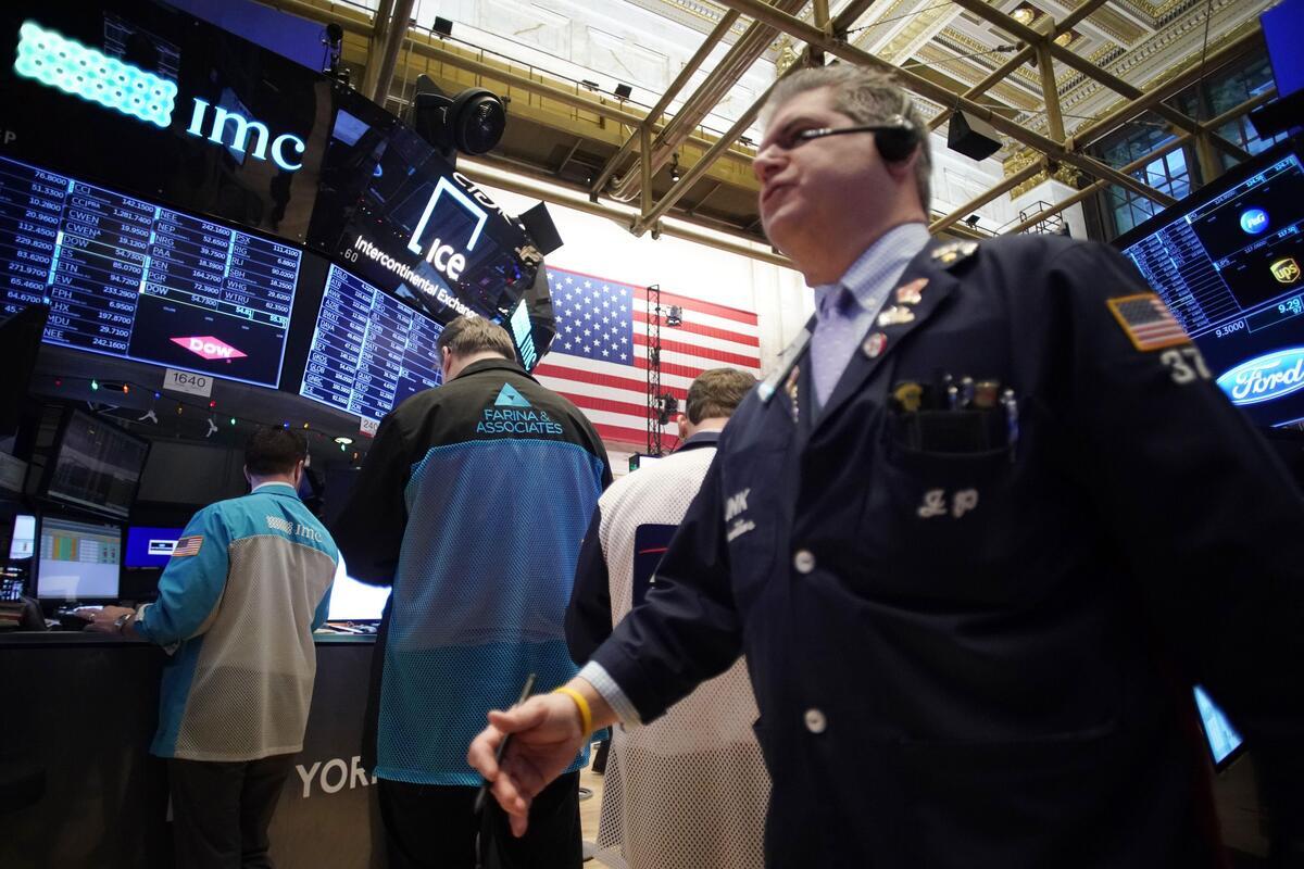 S&P500: Insurance Stocks Slide on Wildfire Losses, Energy Rallies on Oil Spike