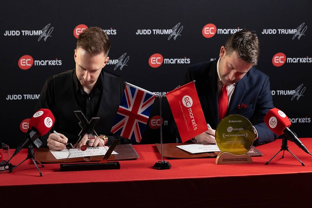 Judd Trump and Matthew Smith shaking hands. FX Empire