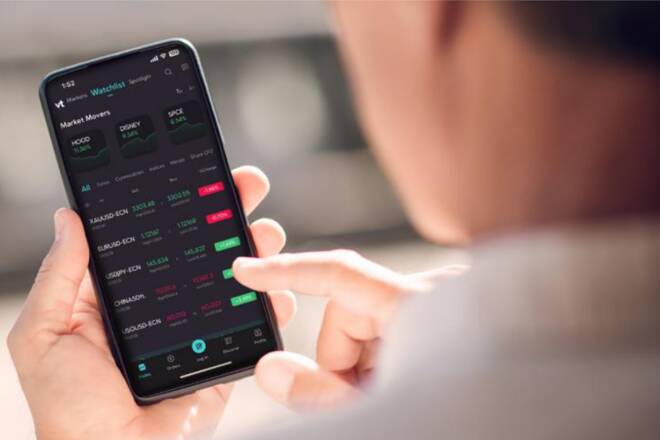 Trader using VT Markets app. FX Empire