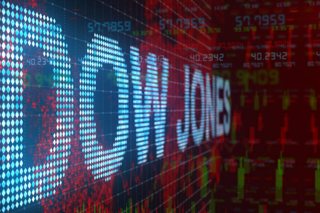 Nasdaq 100 and Dow Jones: Apple Drops, VIX Jumps as Tech Stocks Weigh on US Stocks Today