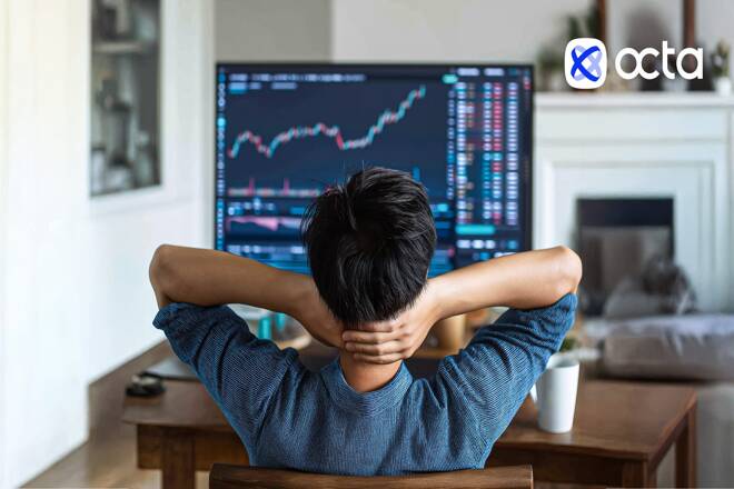 Trader using Octa platform on screen. FX Empire