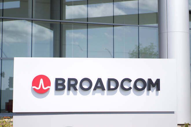Will Broadcom Continue to Surge on AI Boom Despite Technical Resistance?