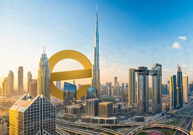 Giant "e" in Dubai.