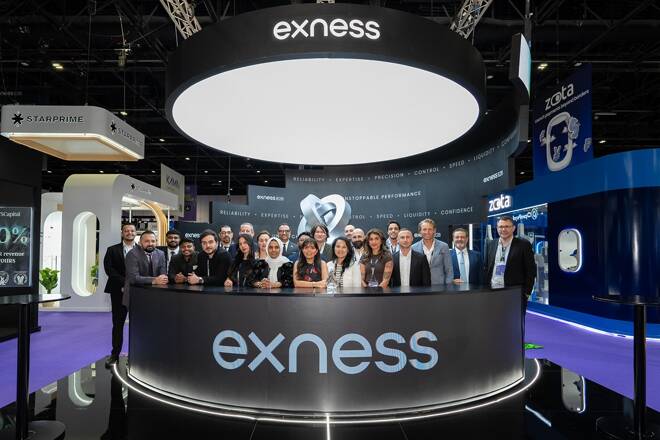 Exness team receiving award at the iFX EXPO Dubai 2026.