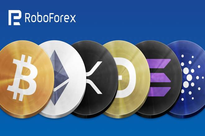 RoboForex logo and cryptocurrencies.
