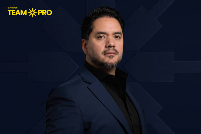Hiram Medina and the Exness Team Pro logo