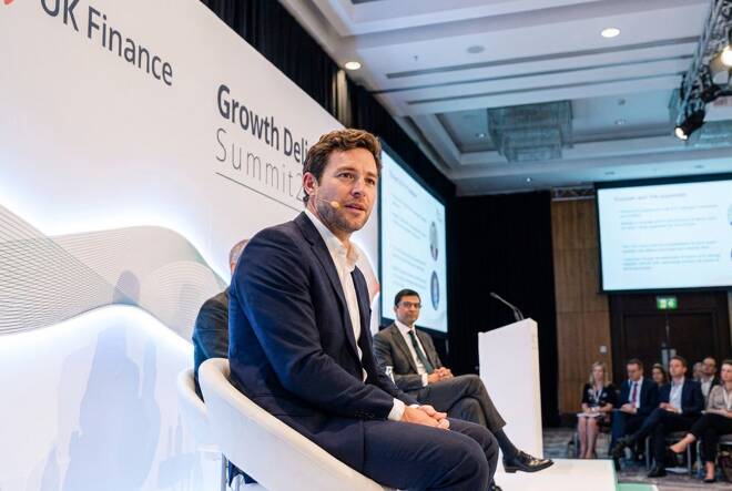 Michael Peterson, Investment Specialist with ARKBRIDGE’s VIP Department, focuses on AI-related market opportunities, portfolio structure and disciplined risk management for larger trading accounts.