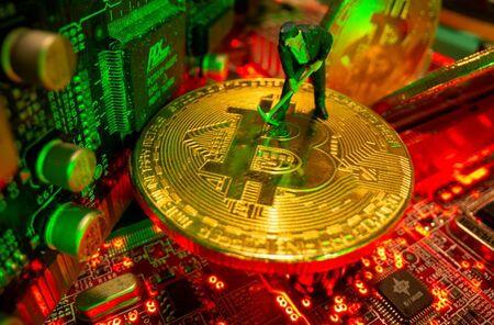 Limited Capacity, Difficult Logistics to Slow Chinese Bitcoin Miners’ Global Shift