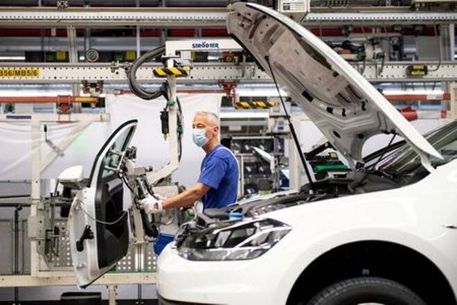 FILE PHOTO: VW re-starts Europe's largest car factory after coronavirus