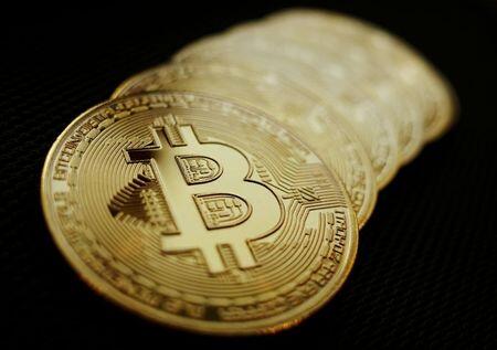 Bitcoin Breaks Below $33,000 with Bulls on Life Support