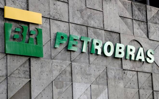 Logo da Petrobras na sede da empresa no Rio de Janeiro