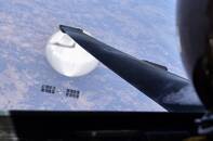 Piloto de avião norte-americano U-2 observa suposto balão de vigilância chinês na região continental central dos EUA