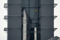 Protótipo da nave Starship é retratado no local de lançamento da SpaceX no Texas