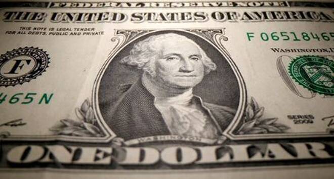 Dólar tem leve alta contra real após perdas da véspera