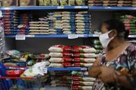 Arroz à venda em supermercado no Rio de Janeiro